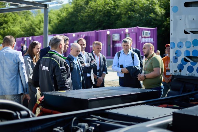 Коммунальщики Сахалина будут работать на миасских авто с водородным двигателем. Фото
